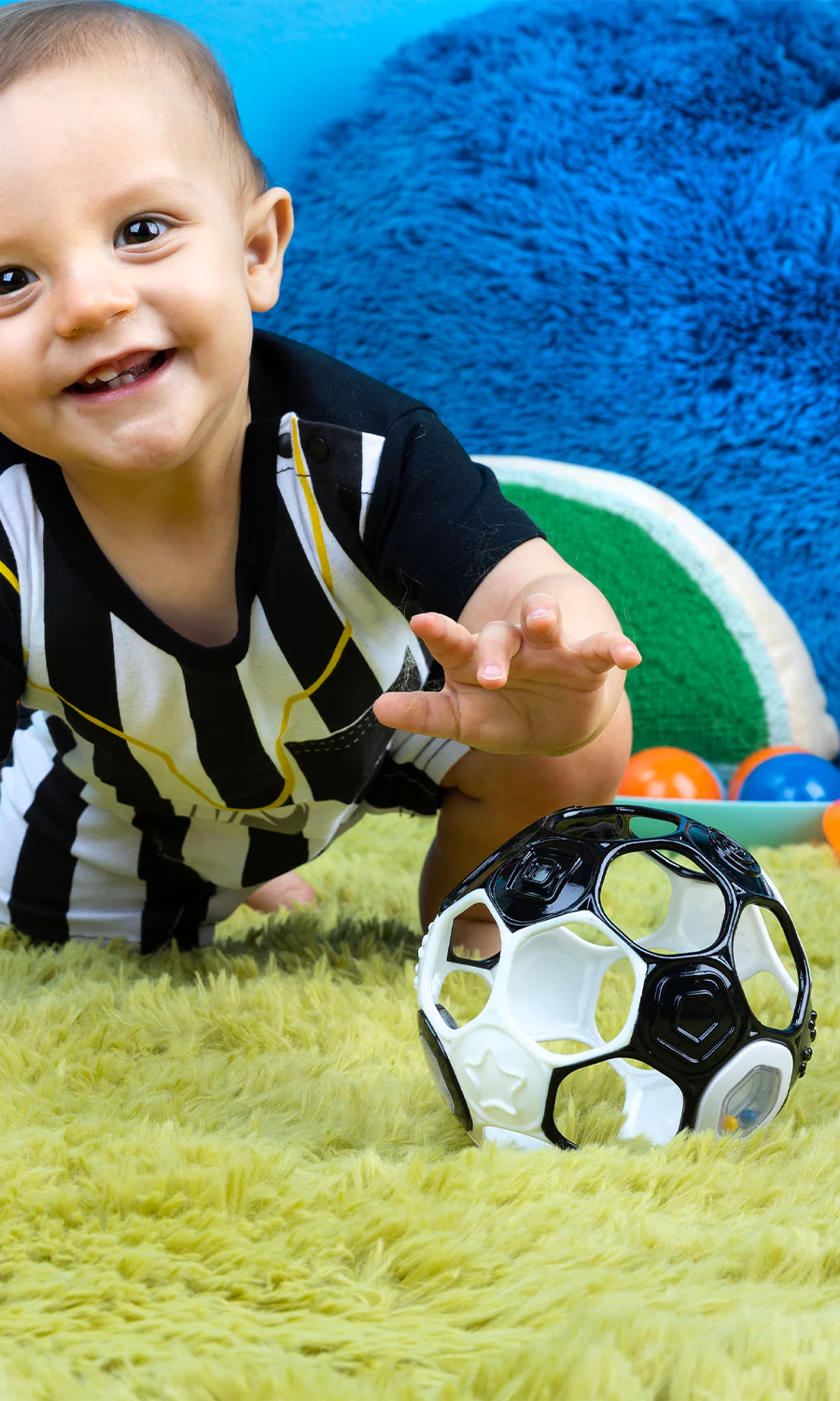 Grippin’ Goals Rattle Ball – Black & White - Image 2