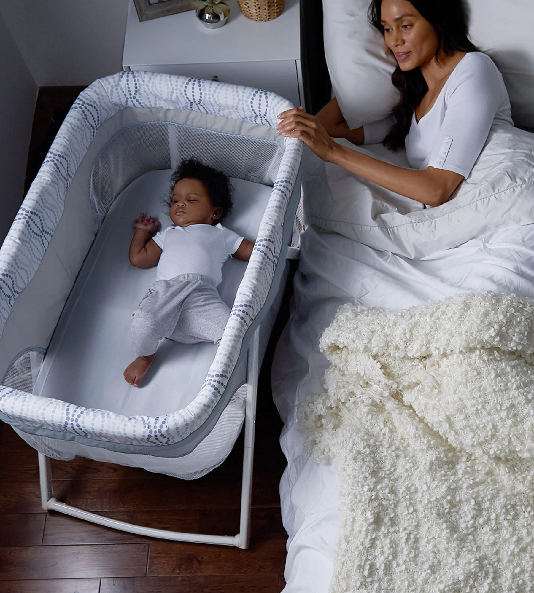 Ingenuity Foldaway Rocking Bassinet Classic - Crosby - Portable Folding Rocking Bassinet - Image 5